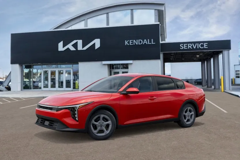2025 Kia K4 LXS photo 1