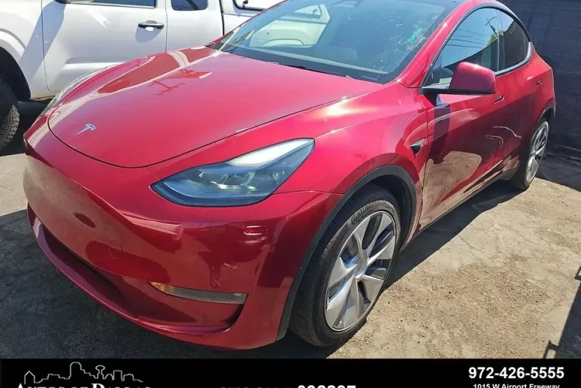 2024 Tesla Model Y Long Range photo 1
