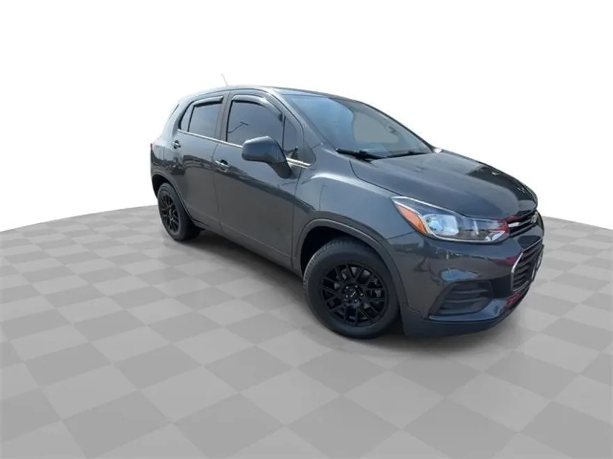 2019 Chevrolet Trax LS photo 1