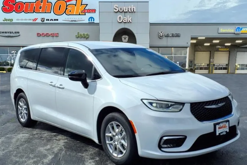 2026 Chrysler Pacifica photo 1