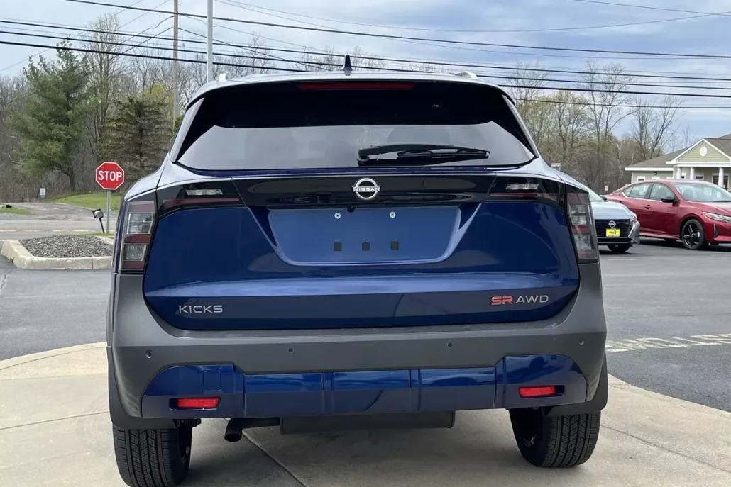 2025 Nissan Kicks SR photo 1