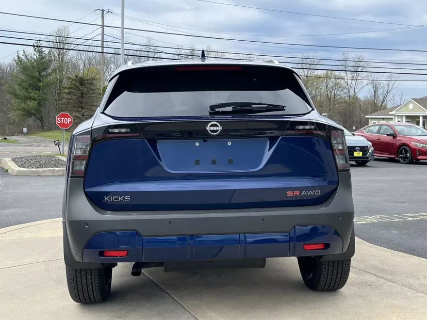 2025 Nissan Kicks SR photo 1