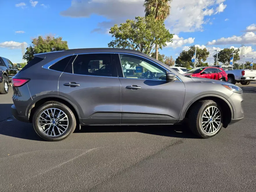 2021 Ford Escape Titanium Plug-In Hybrid photo 1