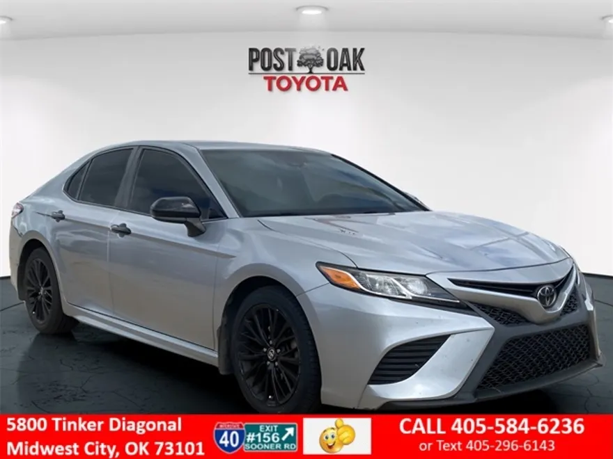2020 Toyota Camry SE photo 1