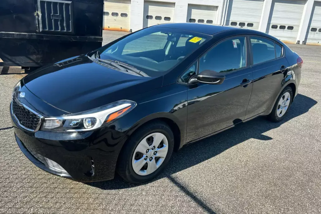 2017 Kia Forte LX Base photo 1
