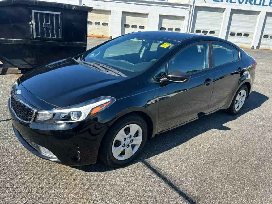 2017 Kia Forte LX Base photo 1