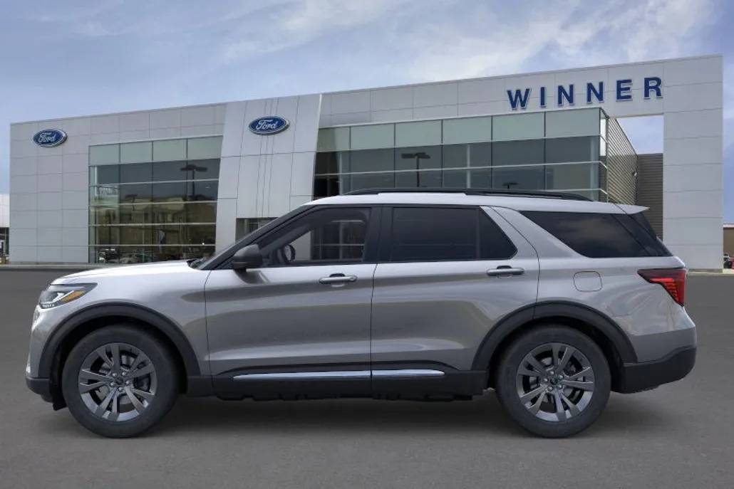 2025 Ford Explorer photo 1