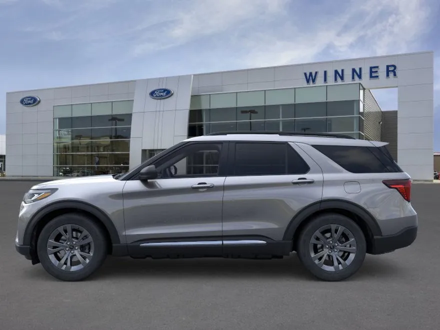 2025 Ford Explorer photo 1
