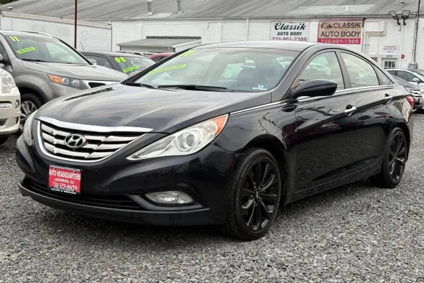 2011 Hyundai Sonata SE photo 1