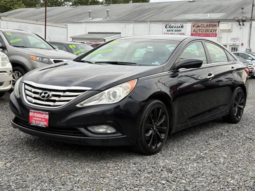 2011 Hyundai Sonata SE photo 1