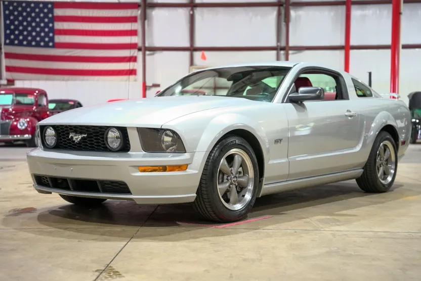 2005 Ford Mustang GT photo 1