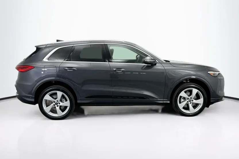 2025 Audi Q5 2.0T Premium Plus photo 1