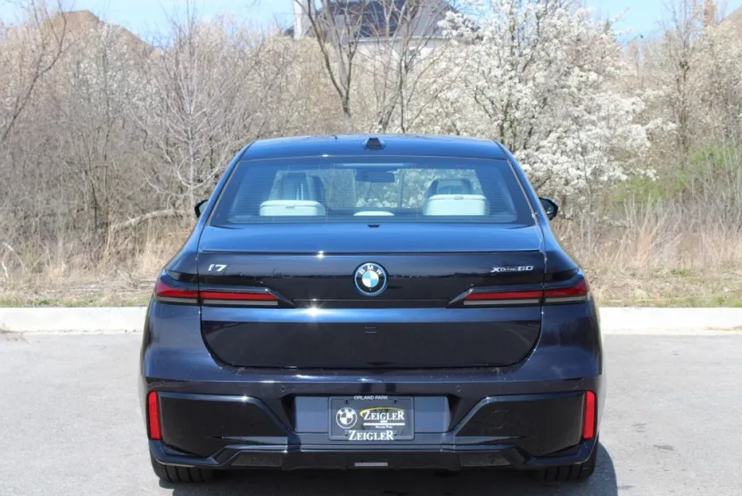 2025 Bmw i7 xDrive60 photo 1
