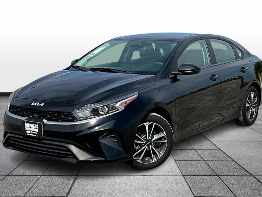 2024 Kia Forte LXS photo 1