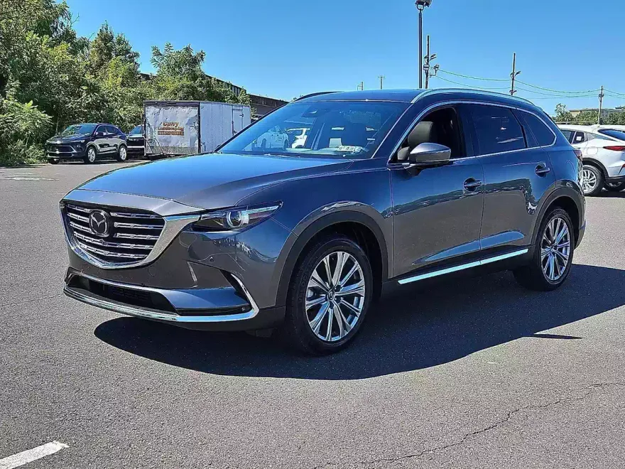 2023 Mazda CX-9 Signature photo 1