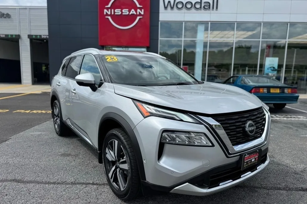 2023 Nissan Rogue Platinum photo 1