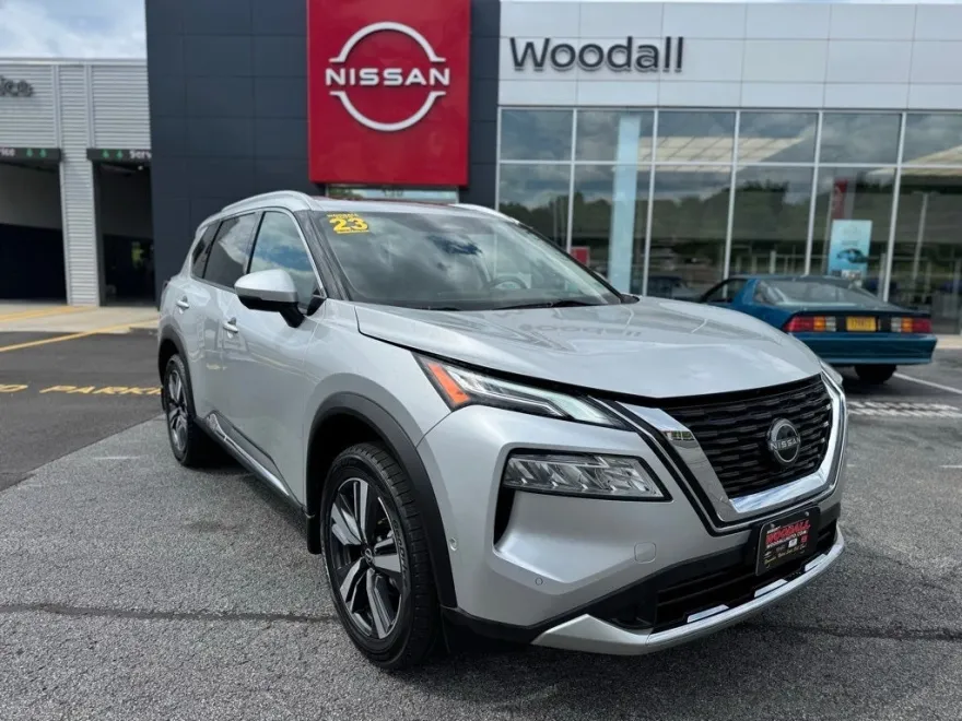 2023 Nissan Rogue Platinum photo 1