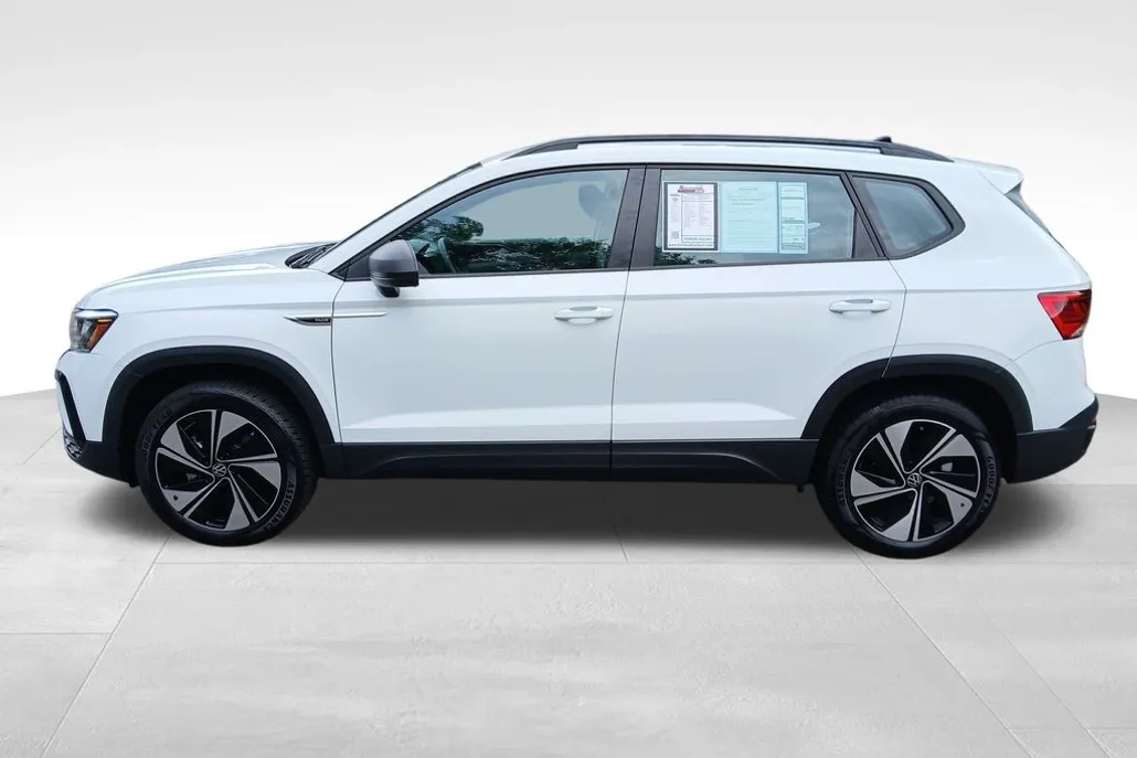 2024 Volkswagen Taos S photo 1