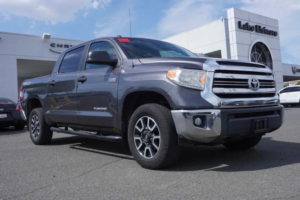 2017 Toyota Tundra TRD Off-Road photo 1