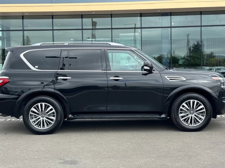 2023 Nissan Armada SL photo 3
