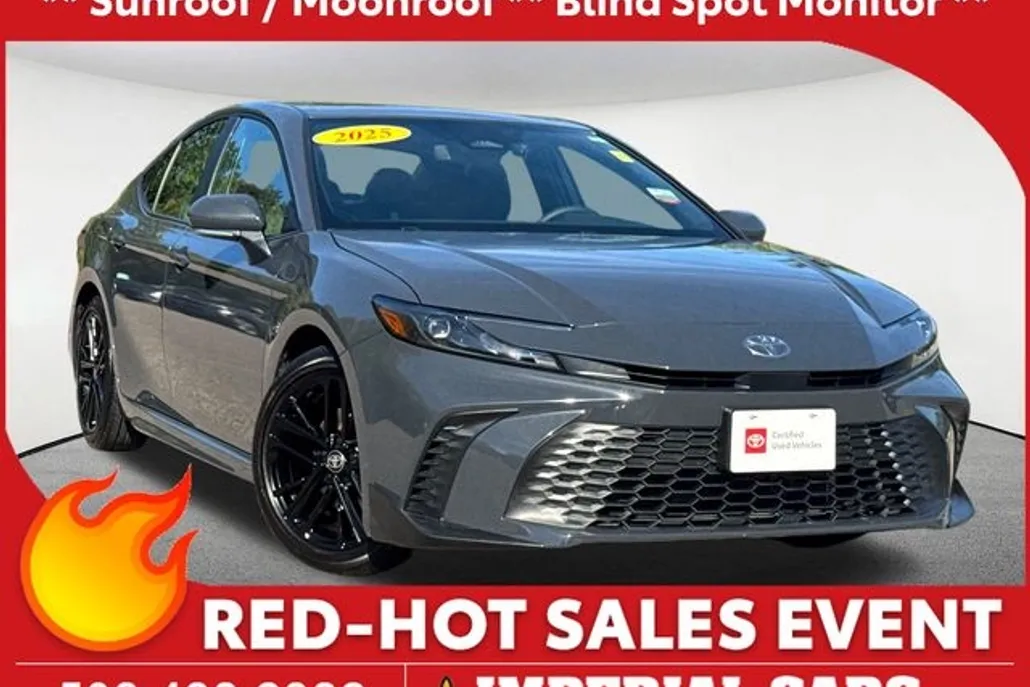 2025 Toyota Camry SE photo 1