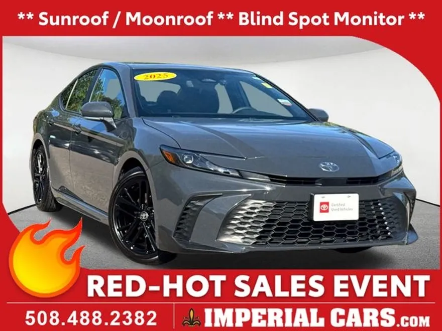 2025 Toyota Camry SE photo 1