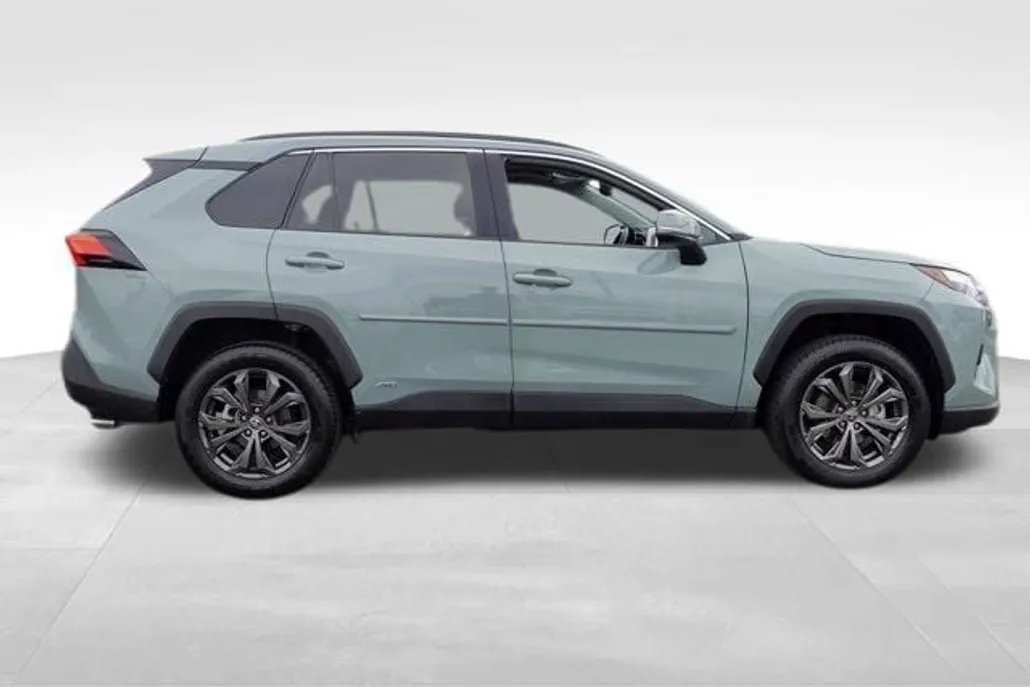 2022 Toyota RAV4 Hybrid XLE Premium photo 1