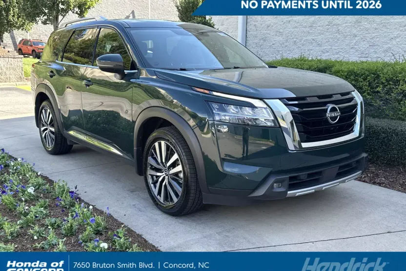 2022 Nissan Pathfinder Platinum photo 1