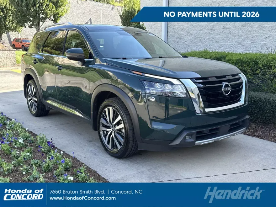 2022 Nissan Pathfinder Platinum photo 1