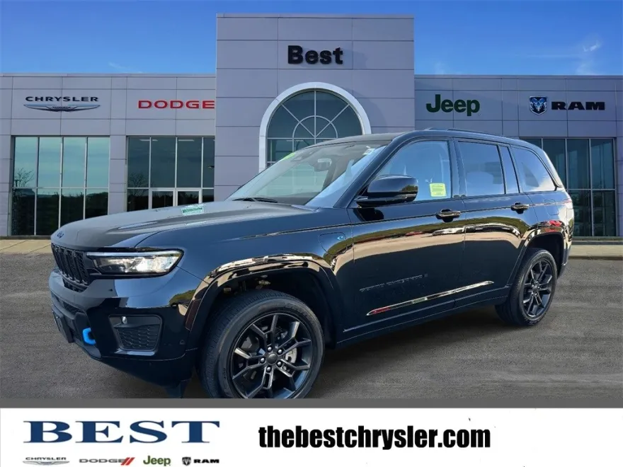 2023 Jeep Cherokee Base photo 1