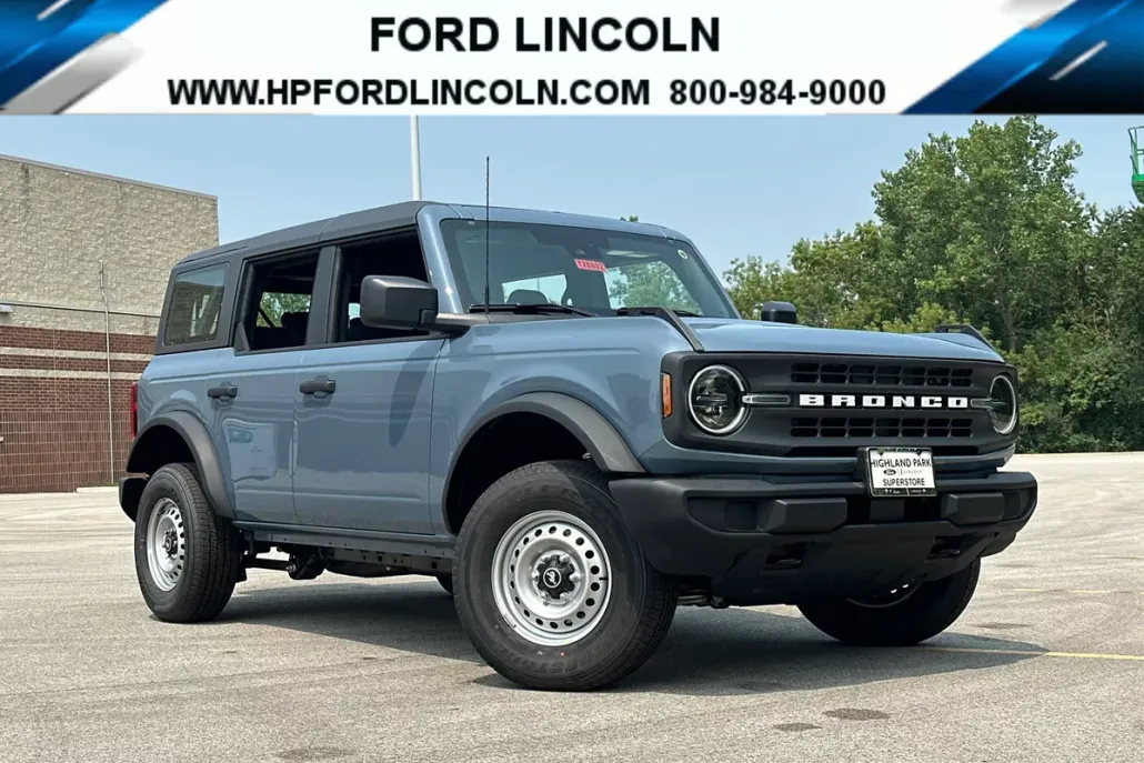 2025 Ford Bronco Base photo 1