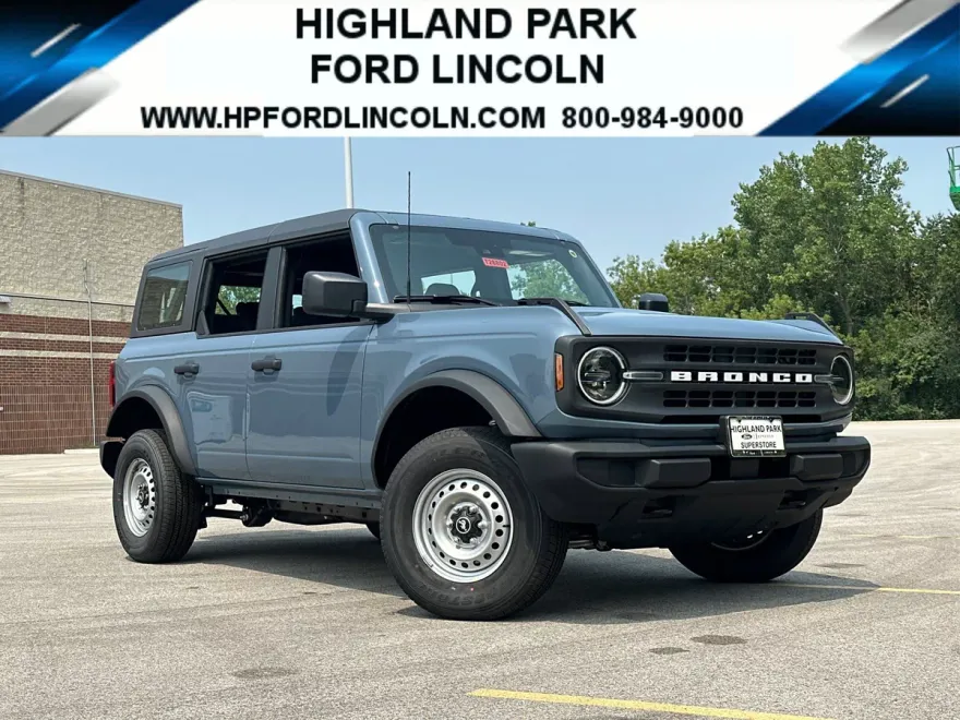 2025 Ford Bronco Base photo 1