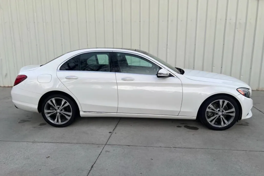 2017 Mercedes Benz C 300 photo 1