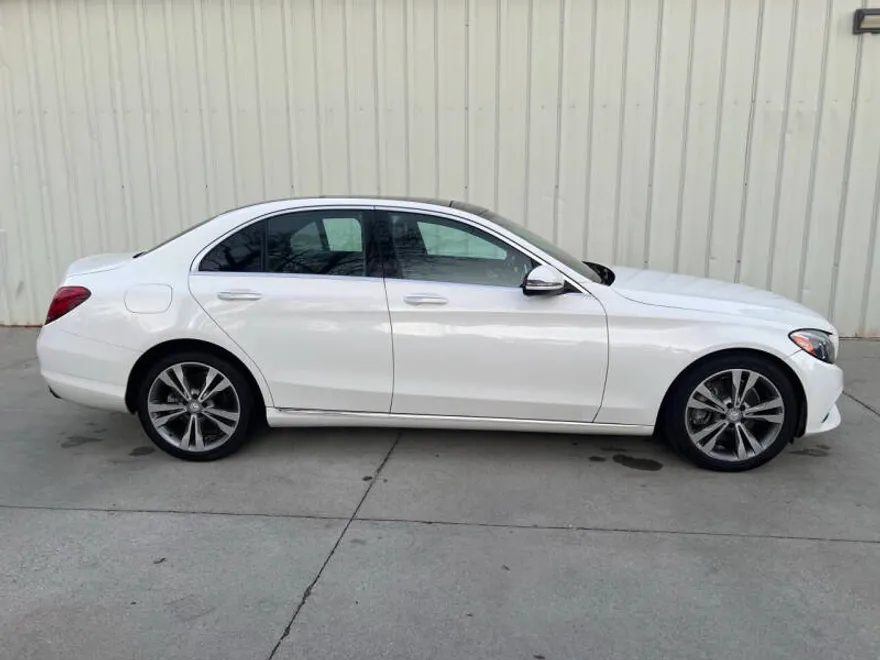 2017 Mercedes Benz C 300 photo 1