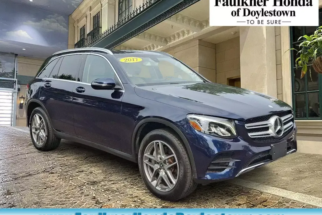 2017 Mercedes Benz GLC 300 4MATIC photo 1