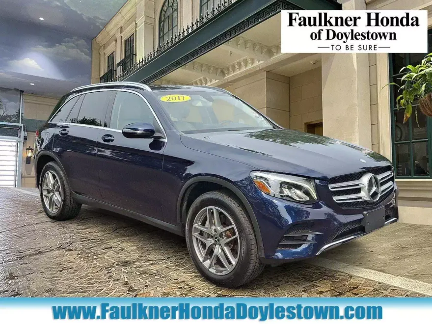 2017 Mercedes Benz GLC 300 4MATIC photo 1