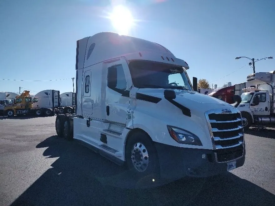 2020 Freightliner Cascadia 126" Sleeper Cab photo 1