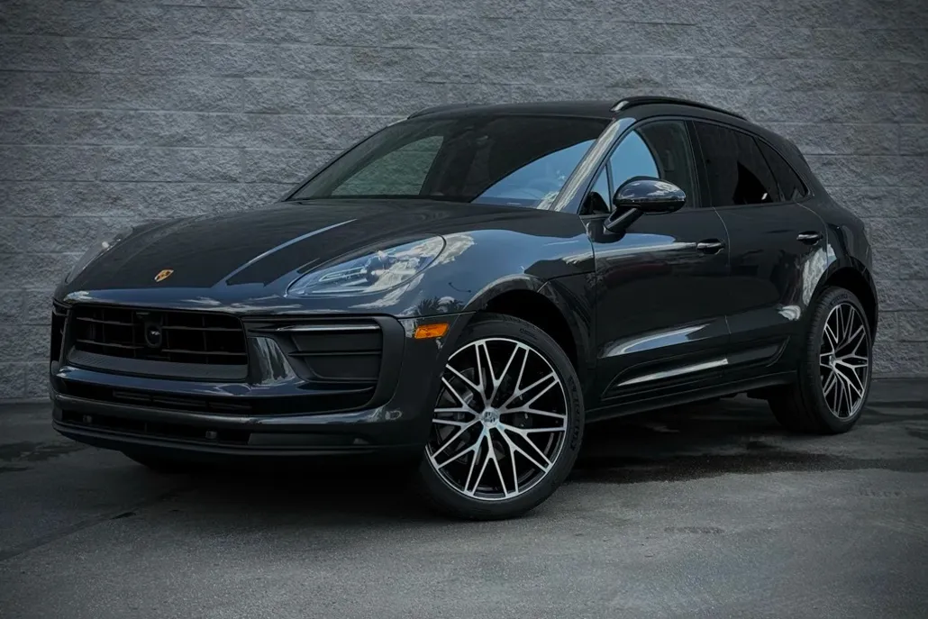 2025 Porsche Macan T photo 1