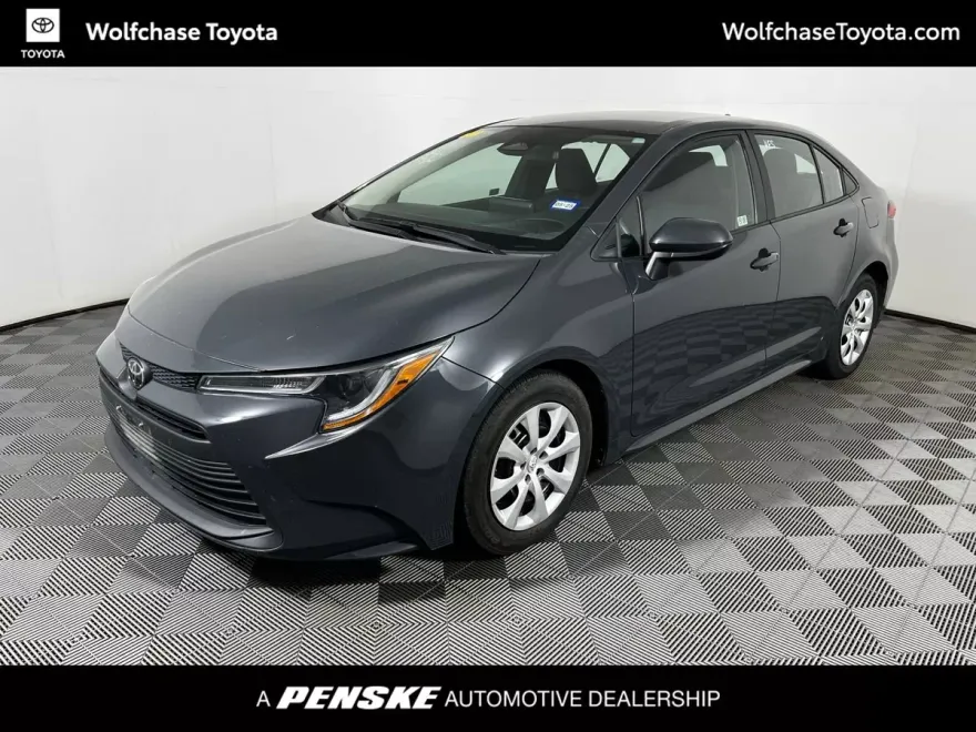 2024 Toyota Corolla LE photo 1