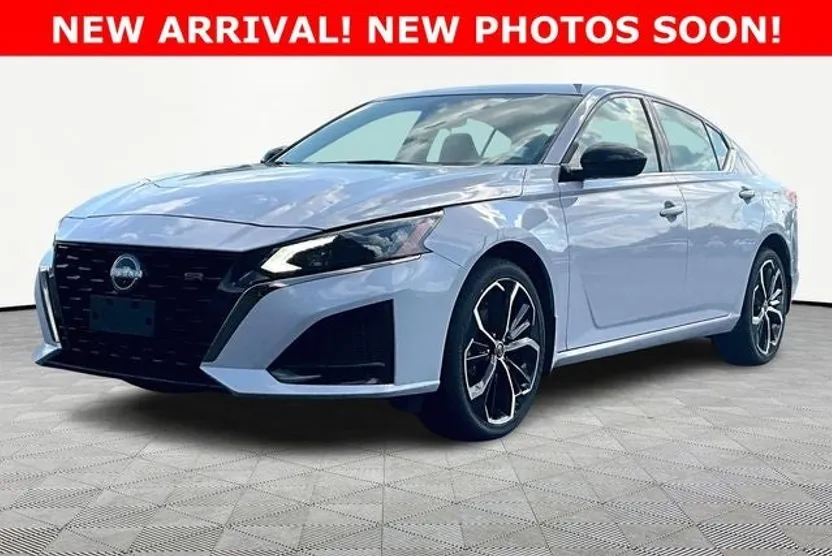 2024 Nissan Altima 2.5 SR photo 1