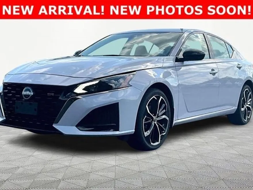 2024 Nissan Altima 2.5 SR photo 1