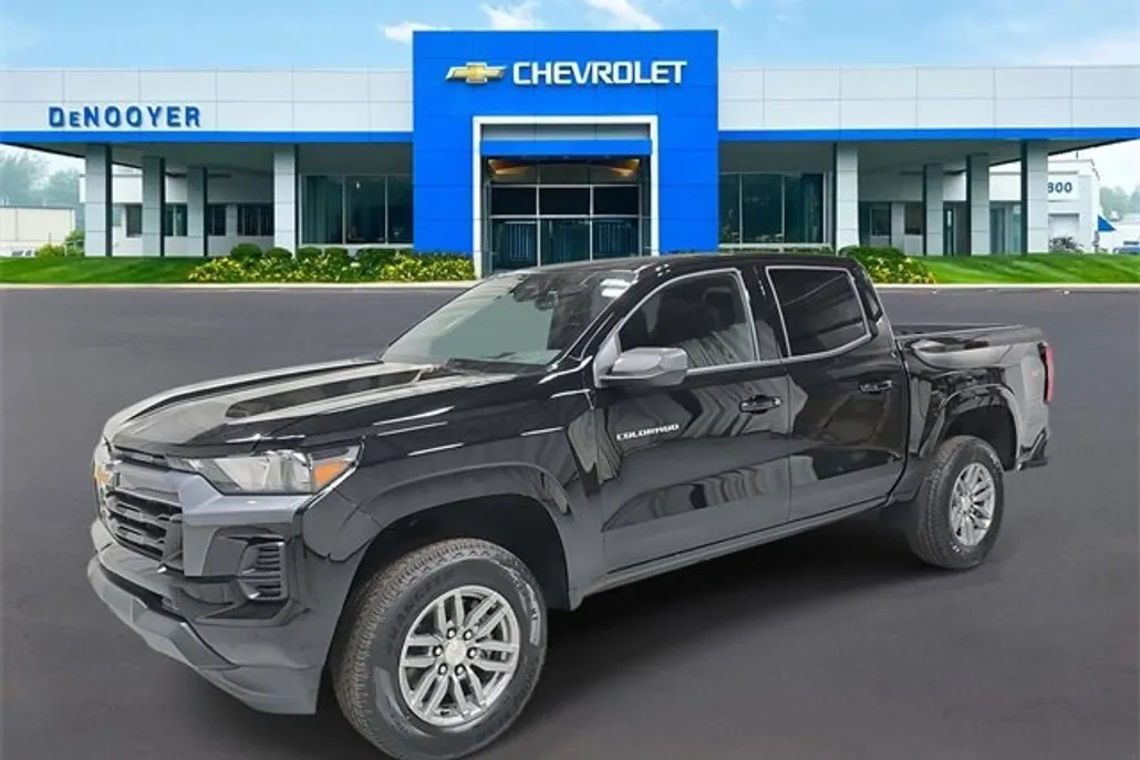 2025 Chevrolet Colorado Work Truck LT photo 1