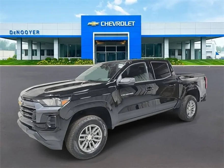 2025 Chevrolet Colorado Work Truck LT photo 1