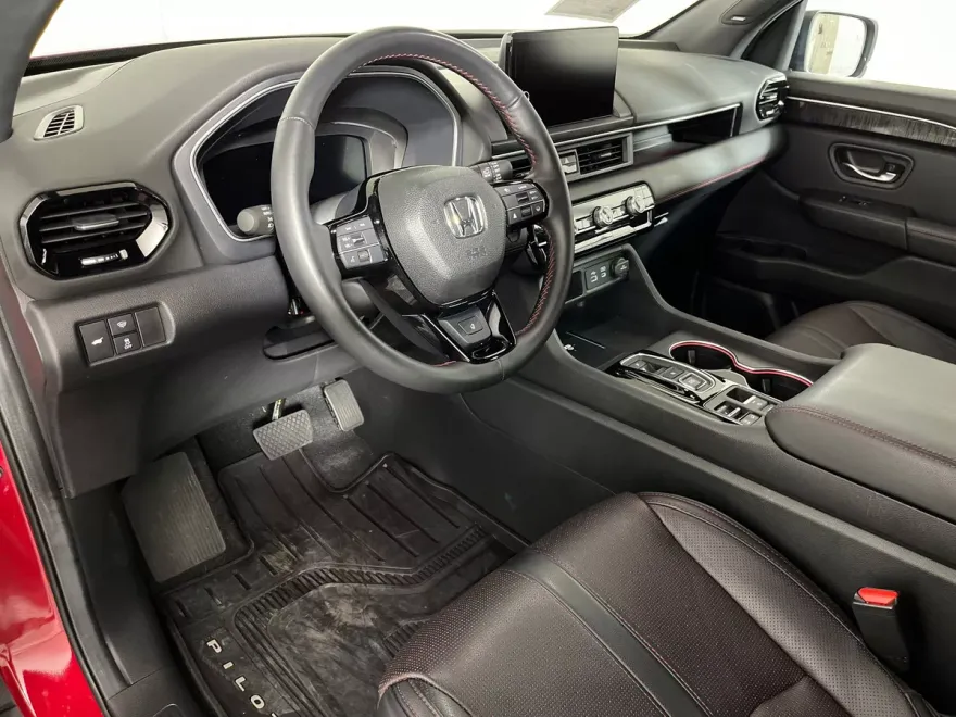 2025 Honda Pilot Black Edition photo 1