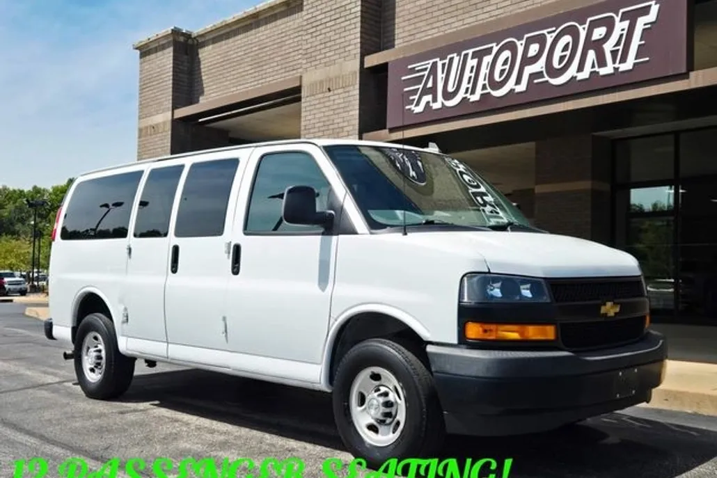 2019 Chevrolet Express LS 3500 photo 1