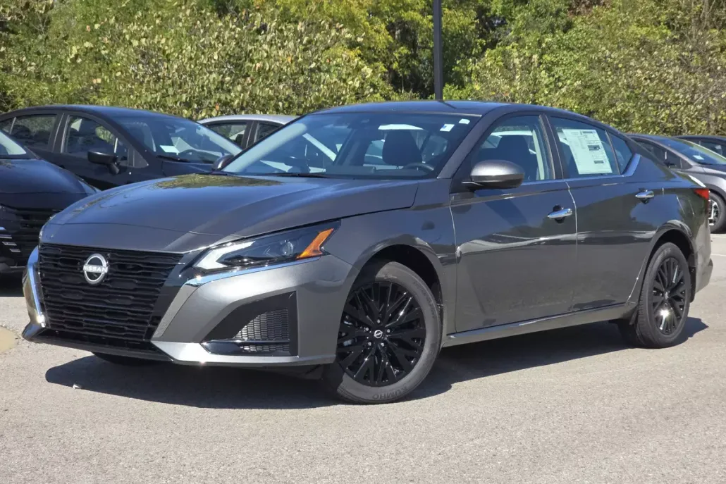 2025 Nissan Altima SV photo 1