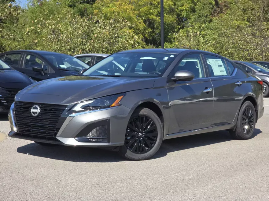 2025 Nissan Altima SV photo 1