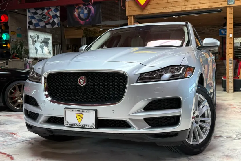 2017 Jaguar F-PACE Prestige photo 1