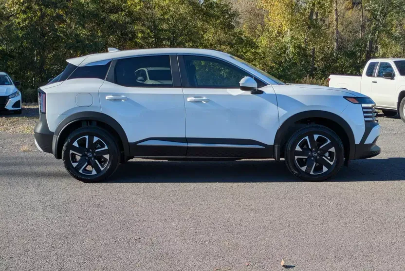 2025 Nissan Kicks SV photo 1