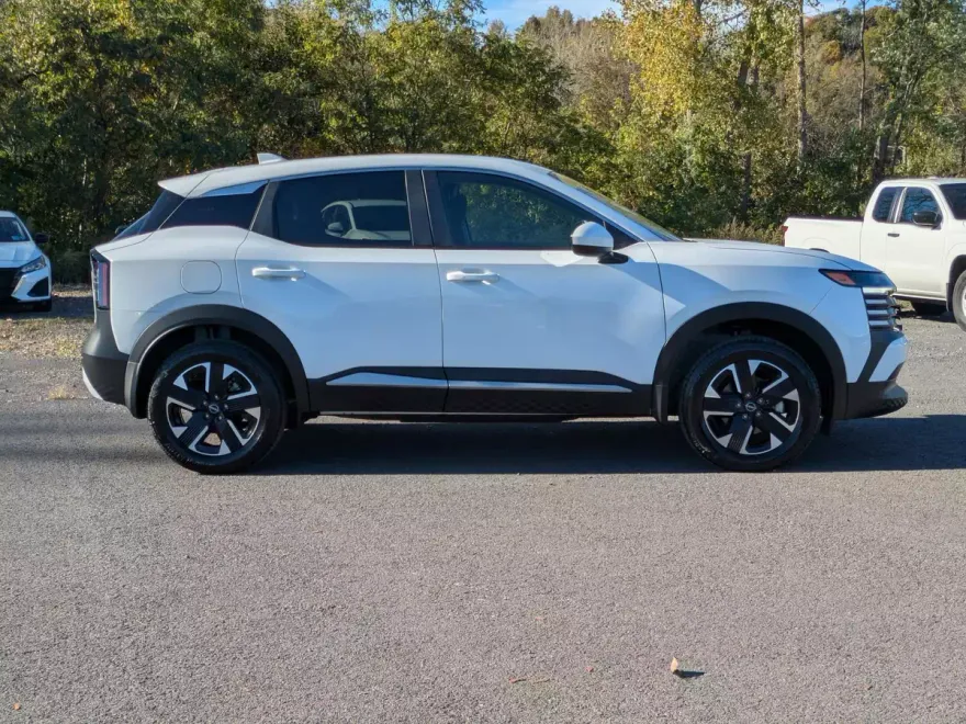2025 Nissan Kicks SV photo 1